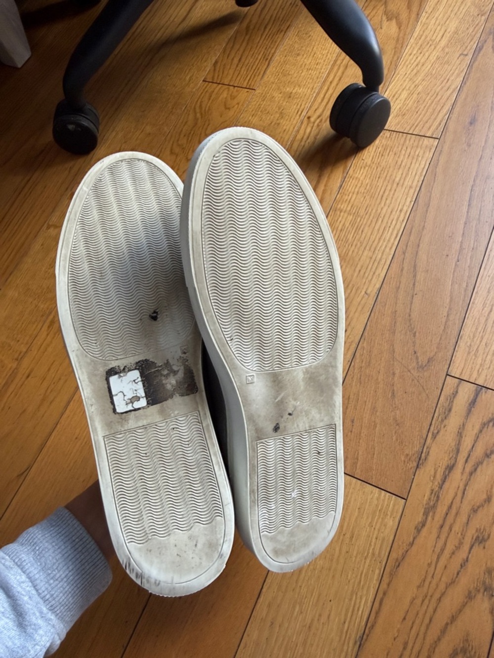 Gray Leather Men's Low-Top Sneakers - Picture 4 of 4